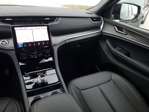 New 2025 Jeep Grand Cherokee L Limited w/ Black Appearance Package image 14