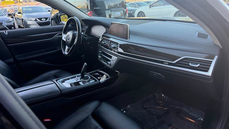 Used 2021 BMW 740i xDrive AWD/4WD image 14