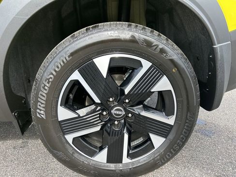 Used 2025 Nissan Kicks SR image 39