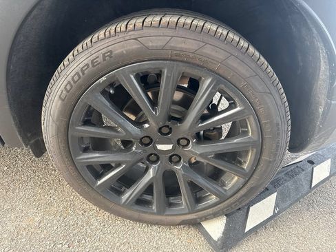 Used 2022 Cadillac XT4 Luxury w/ Cold Weather Package FWD image 8
