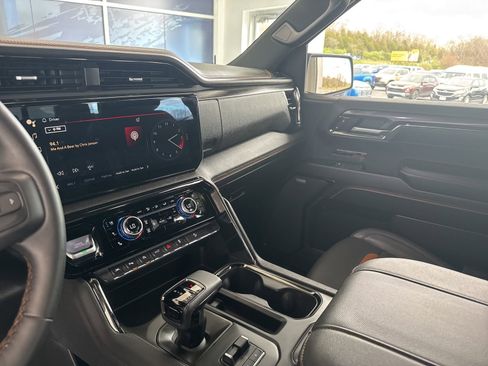 Used 2024 GMC Sierra 1500 AT4 w/ Technology Package image 32