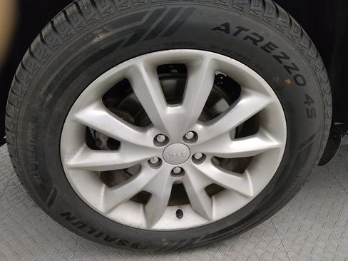 Used 2015 Jeep Cherokee Limited AWD/4WD image 31