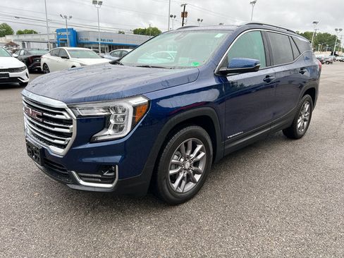 Used 2022 GMC Terrain SLT w/ Tech Package AWD/4WD image 1