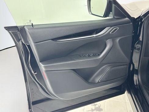 Used 2021 Maserati Levante AWD/4WD image 15