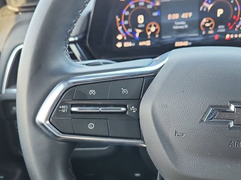 Used 2025 Chevrolet Suburban Z71 image 22