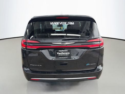 Used 2023 Chrysler Pacifica Limited image 8
