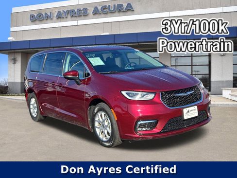 Used 2023 Chrysler Pacifica Touring-L FWD image 1
