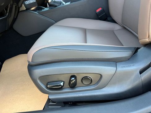 New 2025 Lexus ES 300h w/ Premium Package image 18