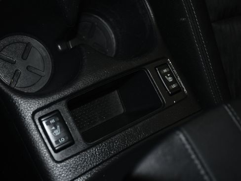 Used 2018 Nissan Rogue SV w/ Premium Package image 15