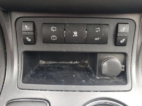 Used 2011 Chevrolet Traverse LT FWD image 26