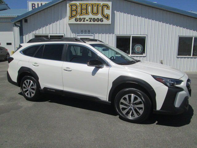 Used 2023 Subaru Outback Premium AWD/4WD image 1