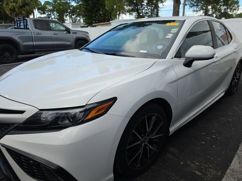 Used 2021 Toyota Camry SE FWD image 5