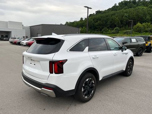 Used 2026 Kia Sorento S FWD image 3