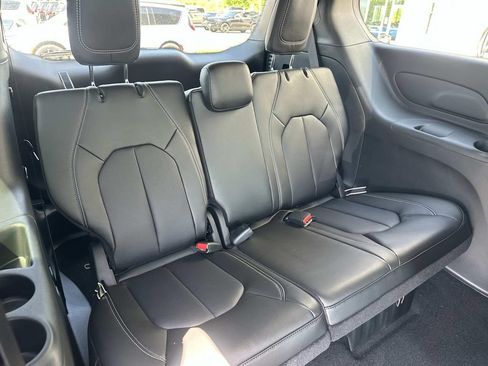 New 2026 Chrysler Pacifica Select w/ S Appearance Package FWD image 16