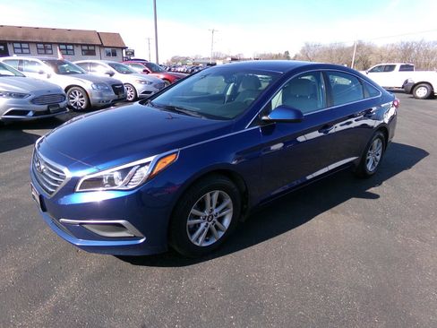 Used 2017 Hyundai Sonata SE w/ Winter Weather Package image 8