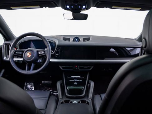 Certified 2025 Porsche Cayenne Coupe AWD/4WD image 11