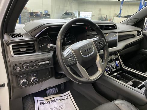 Used 2021 GMC Yukon Denali w/ Denali Premium Package image 25