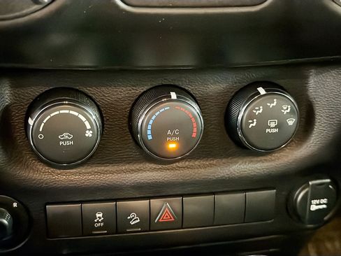 Used 2017 Jeep Wrangler Unlimited Sport w/ Quick Order Package 24S AWD/4WD image 23