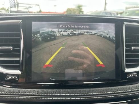 Used 2023 Chrysler Pacifica Limited FWD image 24