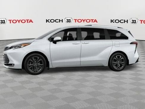 New 2026 Toyota Sienna Platinum image 3