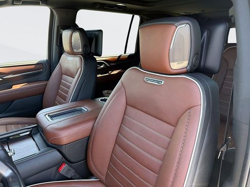 Used 2023 GMC Yukon XL Denali Ultimate AWD/4WD image 25