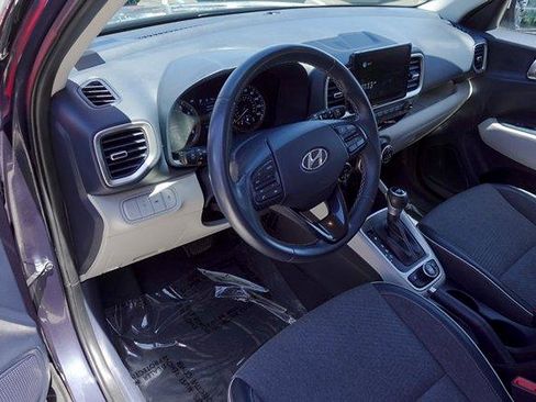 Used 2021 Hyundai Venue FWD image 9