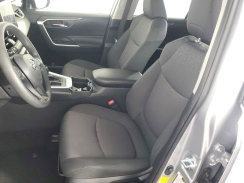 Used 2019 Toyota RAV4 XLE w/ Carpet Mat Package FWD image 12