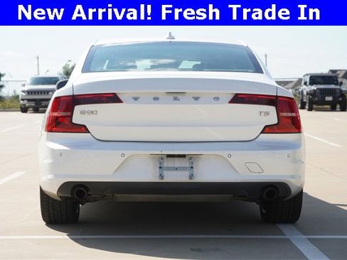 Used 2018 Volvo S90 T5 Momentum w/ Convenience Package image 7