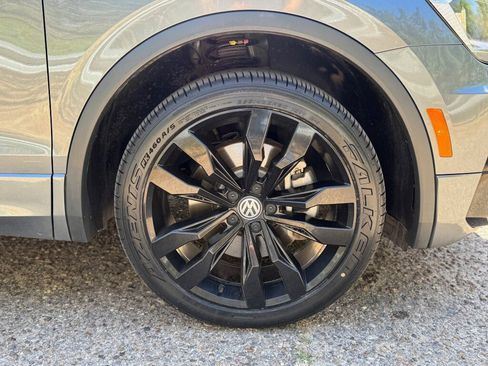 Used 2021 Volkswagen Tiguan SE image 4