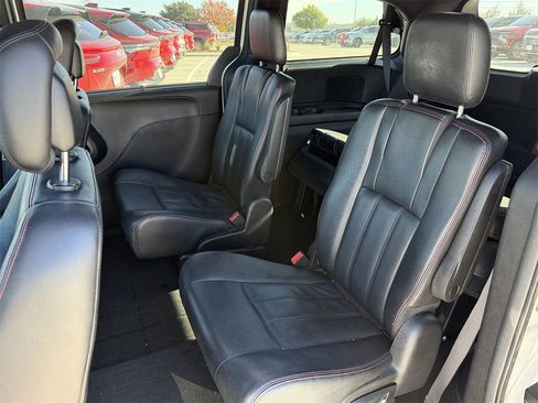 Used 2019 Dodge Grand Caravan GT image 26