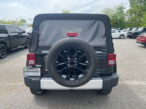 Used 2015 Jeep Wrangler Unlimited Sahara w/ Connectivity Group image 4