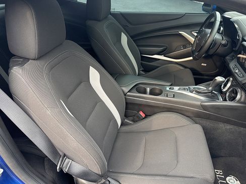 Used 2018 Chevrolet Camaro LT w/ Technology Package image 32