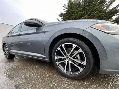 Used 2023 Volkswagen Jetta Sport image 9