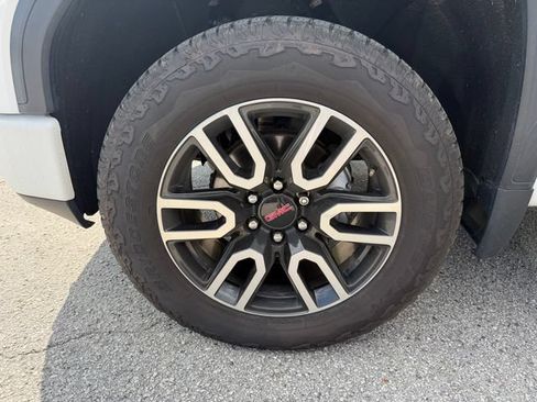 Used 2021 GMC Sierra 1500 AT4 w/ AT4 Preferred Package AWD/4WD image 9