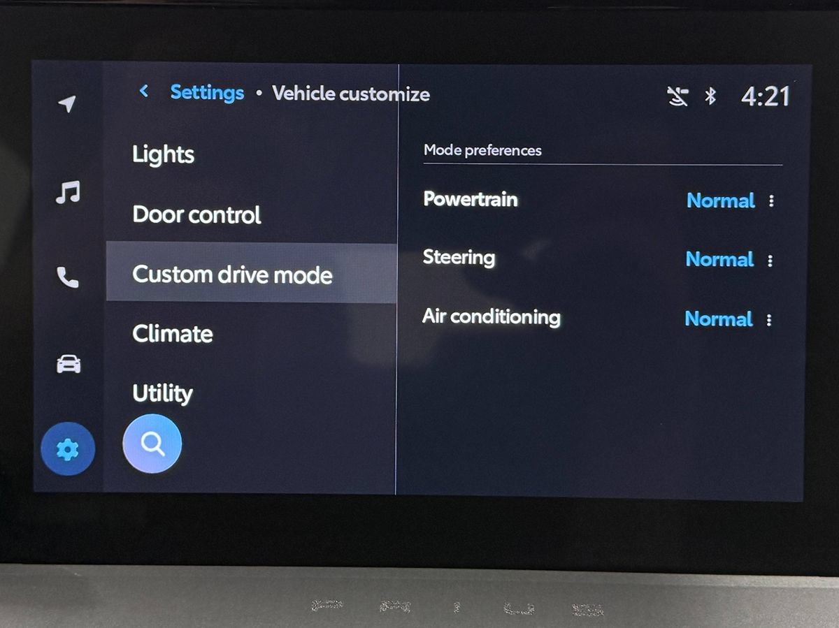Used 2025 Toyota Prius LE FWD image 22