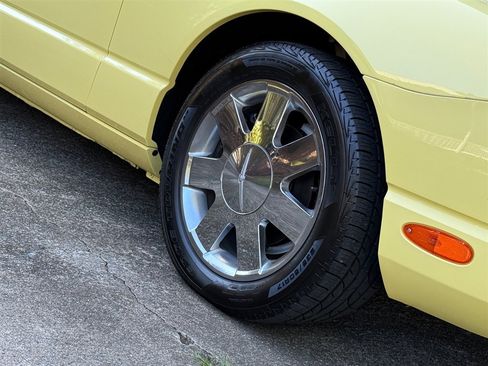 Used 2002 Ford Thunderbird image 38