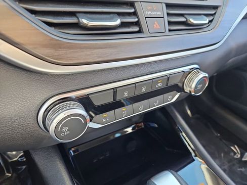 Used 2024 Nissan Altima 2.5 SV image 25