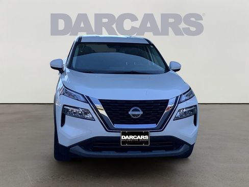 Used 2023 Nissan Rogue SV image 2