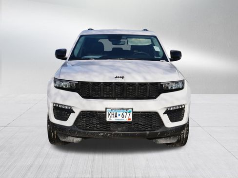 Used 2023 Jeep Grand Cherokee Limited w/ Black Appearance Package image 2