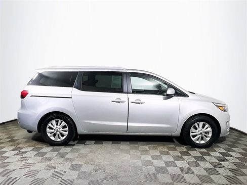 Used 2016 Kia Sedona LX w/ LX Convenience Package image 9