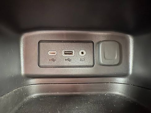 Used 2024 Chevrolet Equinox LT FWD image 21