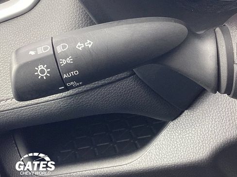 Used 2025 Toyota RAV4 XLE AWD/4WD image 21