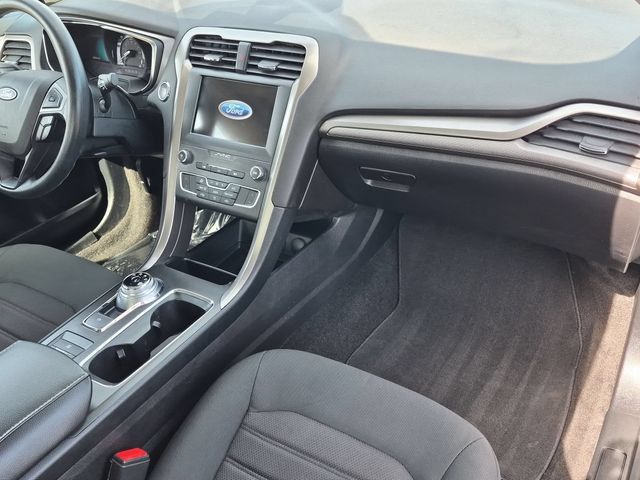 Used 2020 Ford Fusion SE FWD image 16