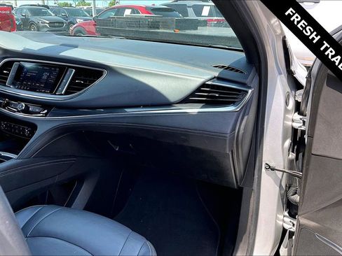 Used 2022 Buick Enclave Premium AWD/4WD image 25