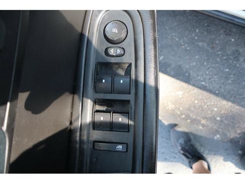 Used 2015 GMC Acadia SLE FWD image 11