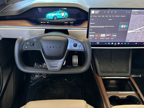 Used 2022 Tesla Model X Base image 13