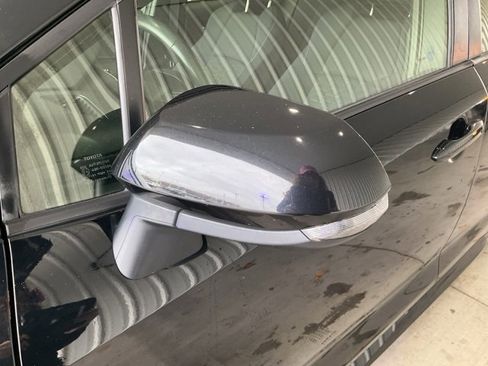 Used 2024 Toyota Corolla SE image 3