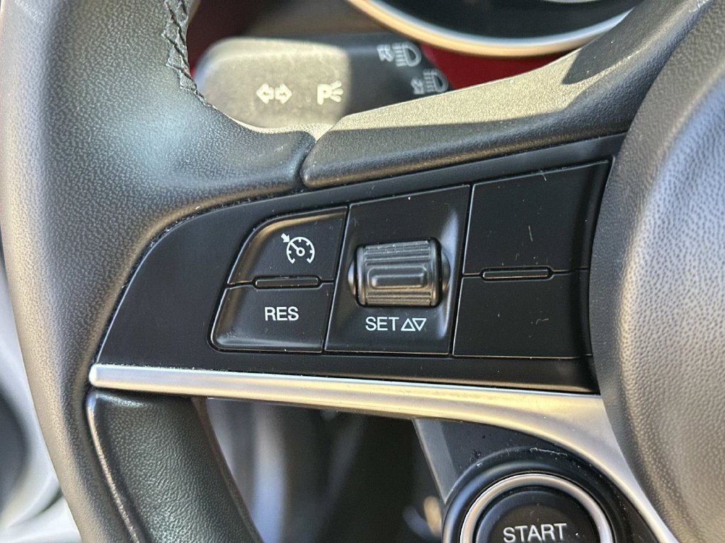Used 2018 Alfa Romeo Giulia Ti AWD/4WD image 29