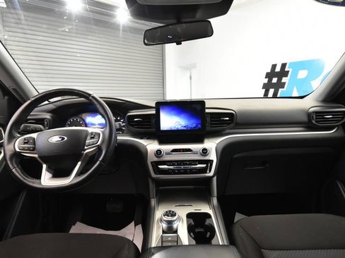 Used 2022 Ford Explorer XLT image 18