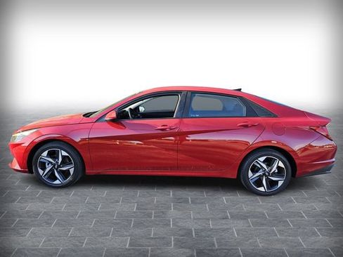 Used 2023 Hyundai Elantra SEL w/ Convenience Package FWD image 4